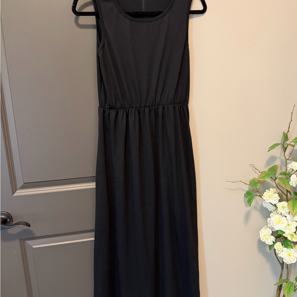 Sleeveless Black Maxi Dress with Gathered Waist